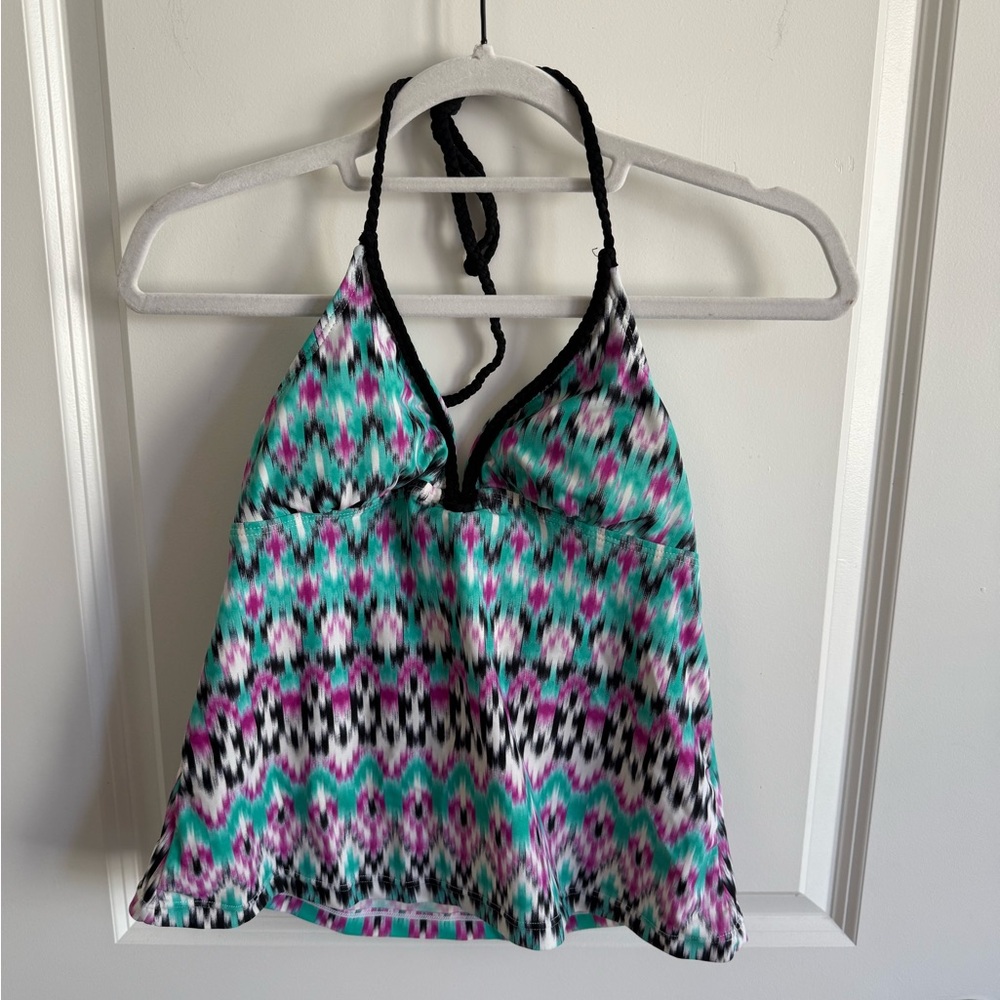 Mossimo bikini top with adjustable straps and tie dye pattern. Size: S